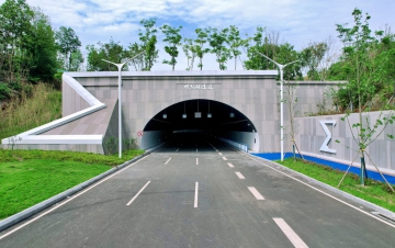 重庆人高路明月湖隧道